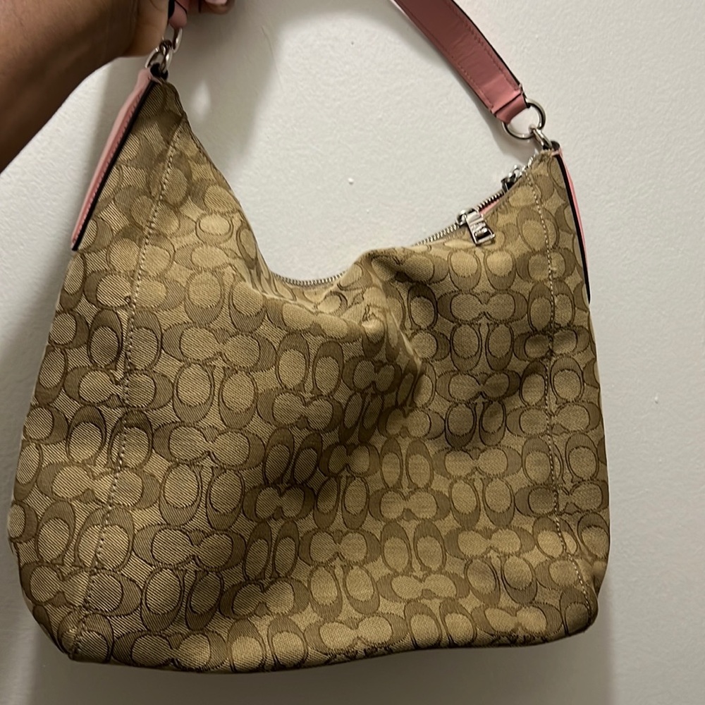 Signature Coach